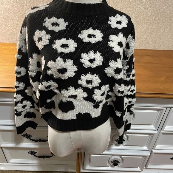 Women's Floral Colorblock Sweater in Black, small - Picture 1 of 3